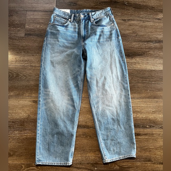 H&M Light Blue Women's Relaxed Jeans - Picture 1 of 3